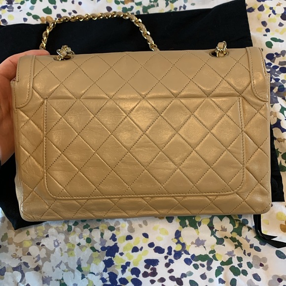 SOLD CHANEL Vintage Border Flap Medium Bag - Picture 5 of 16